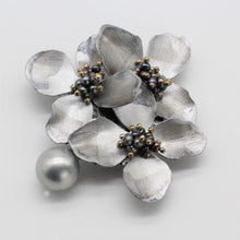 Load image into Gallery viewer, Nour London Magnetic Large Flower Brooch