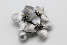 Load image into Gallery viewer, Nour London Magnetic Large Flower Brooch