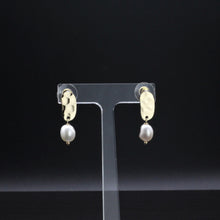 Load image into Gallery viewer, Tempest Designs Soft Hammered Contemporary Real Pearl Earrings