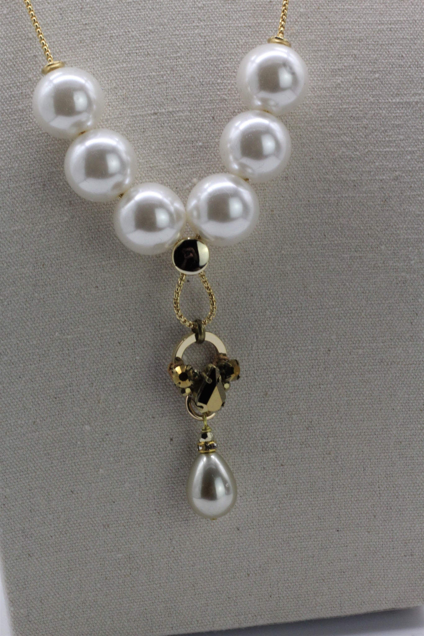 Nour London Pendant w White Pearls Necklace Julie Elliott