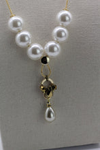 Load image into Gallery viewer, Nour London Pendant w/ White Pearls Necklace
