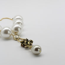 Load image into Gallery viewer, Nour London Pendant w/ White Pearls Necklace
