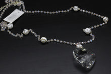 Load image into Gallery viewer, Envy Heart Prism Necklace
